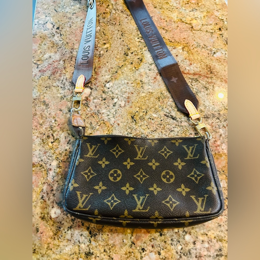 Authentic LV Monogram Pochette damaged zipper with aftermarket cross body strap